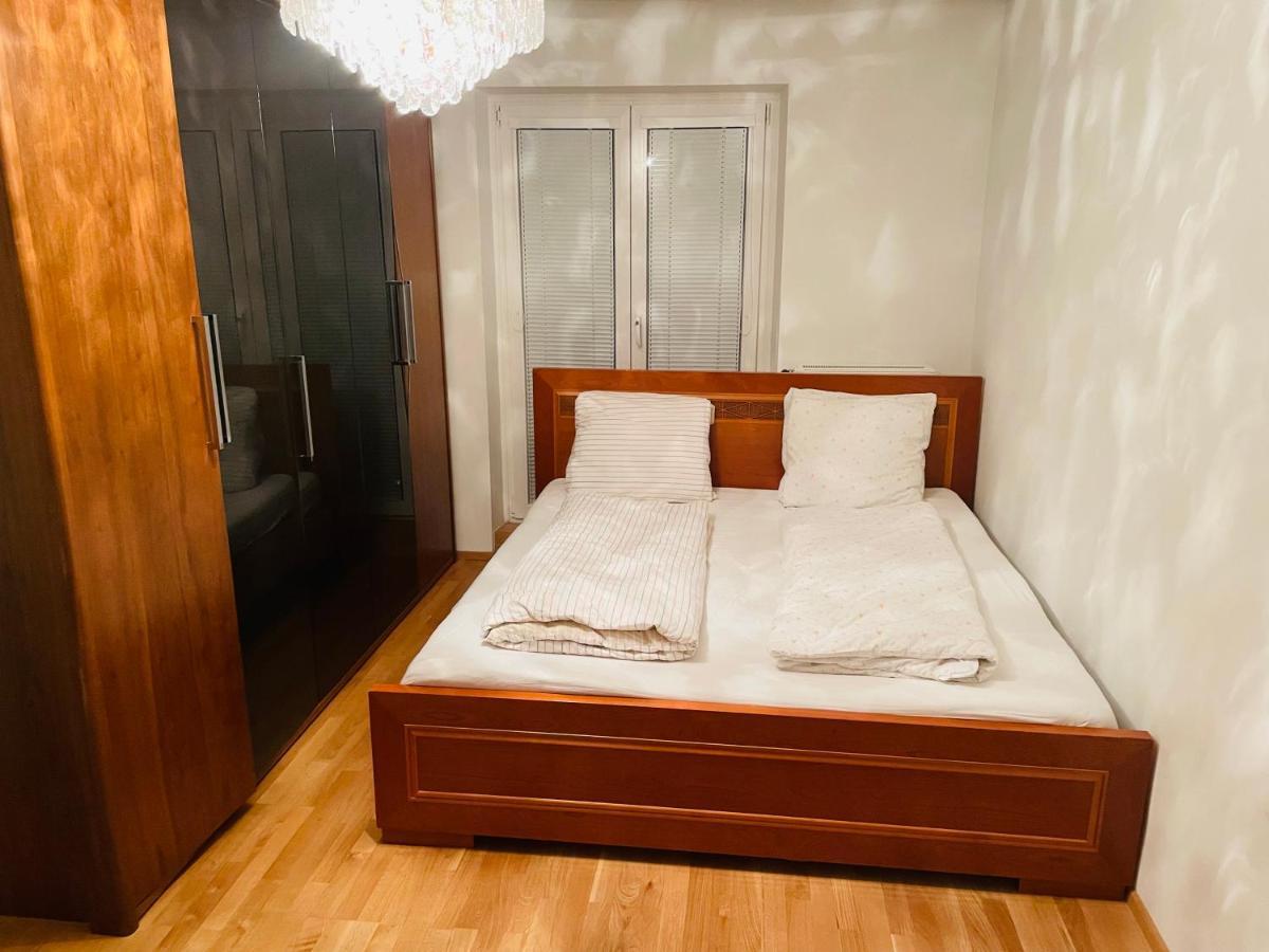 In Center Near U6,u3 And Westbahnhof Homestay